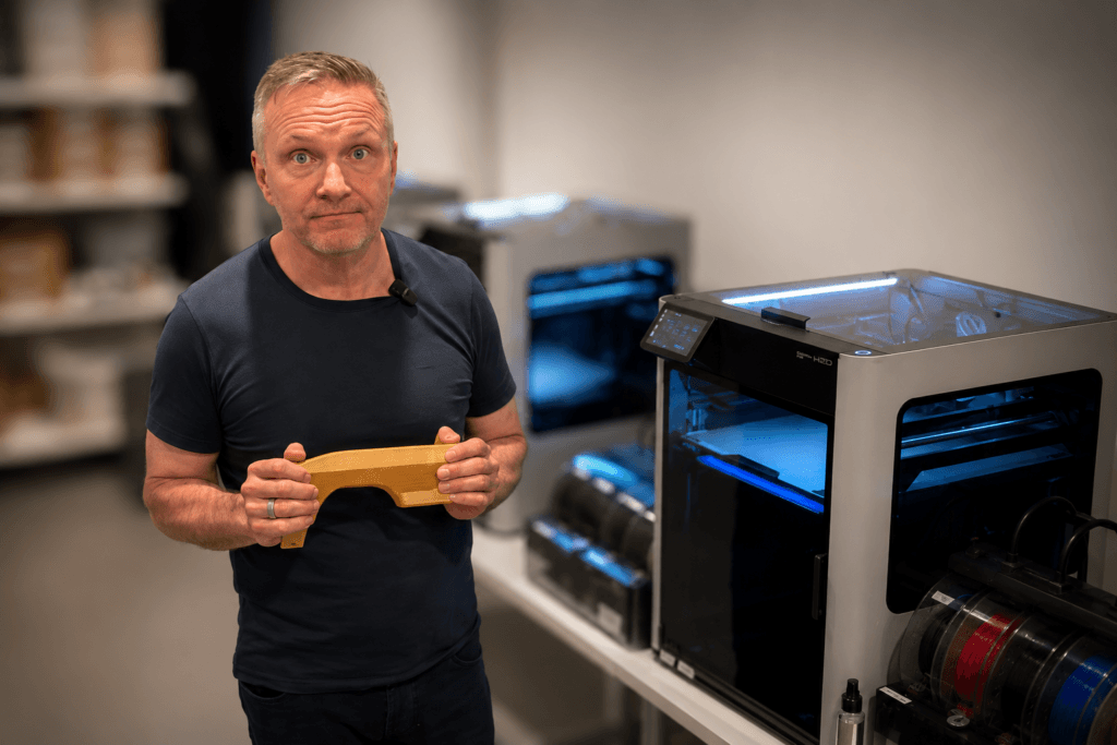 Kuumuuden kestävä PEEK-materiaali teollisuuden vaativiin käyttökohteisiin.